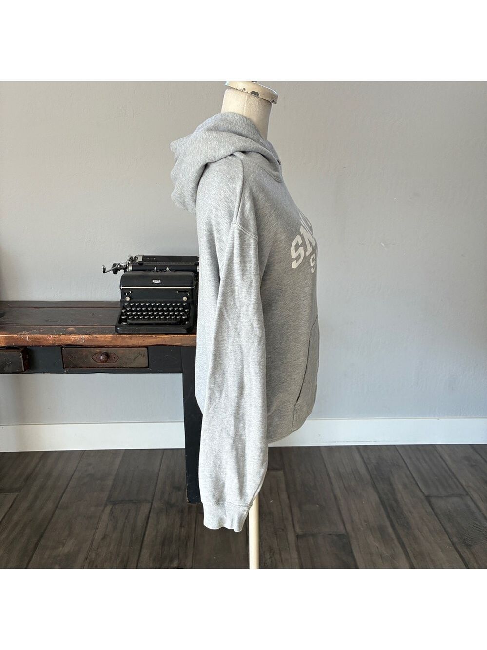Peanuts Snoopy’s Surf Shop Hawaii Gray Sweatshirt - Size Medium - Picture 7 of 12